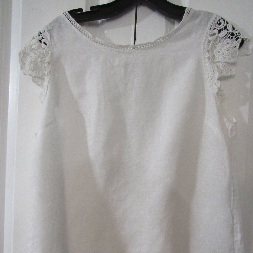 White Feminine Summer Top - Size Medium